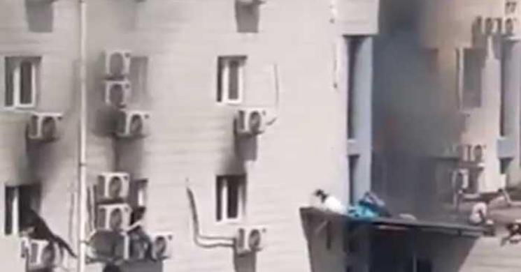 চীনে হাসপাতালে আগুনে পুড়ে নিহত ২১