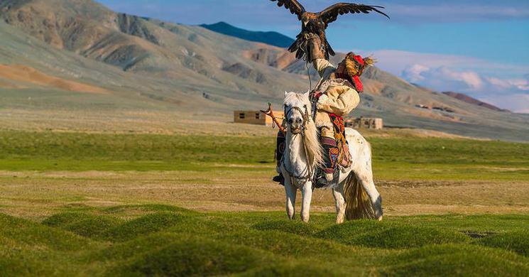 Eagle Hunters: A 6,000-Year Tradition of the Mongolian Kazakhs