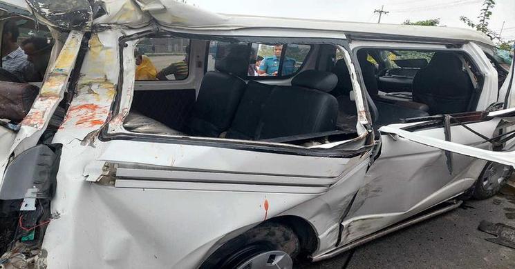 গাজীপুরে মাইক্রোবাস দুর্ঘটনায় ২ জনের প্রাণহানি