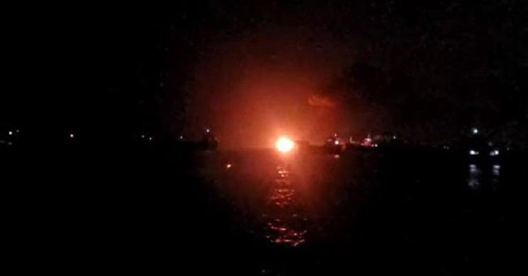 চট্টগ্রামে ভয়াবহ আগুনে জাহাজ পুড়ে ছাই