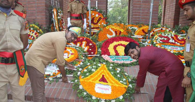 মহান স্বাধীনতা দিবসে স্মৃতিসৌধে ইবি প্রেস ক্লাবের শ্রদ্ধা